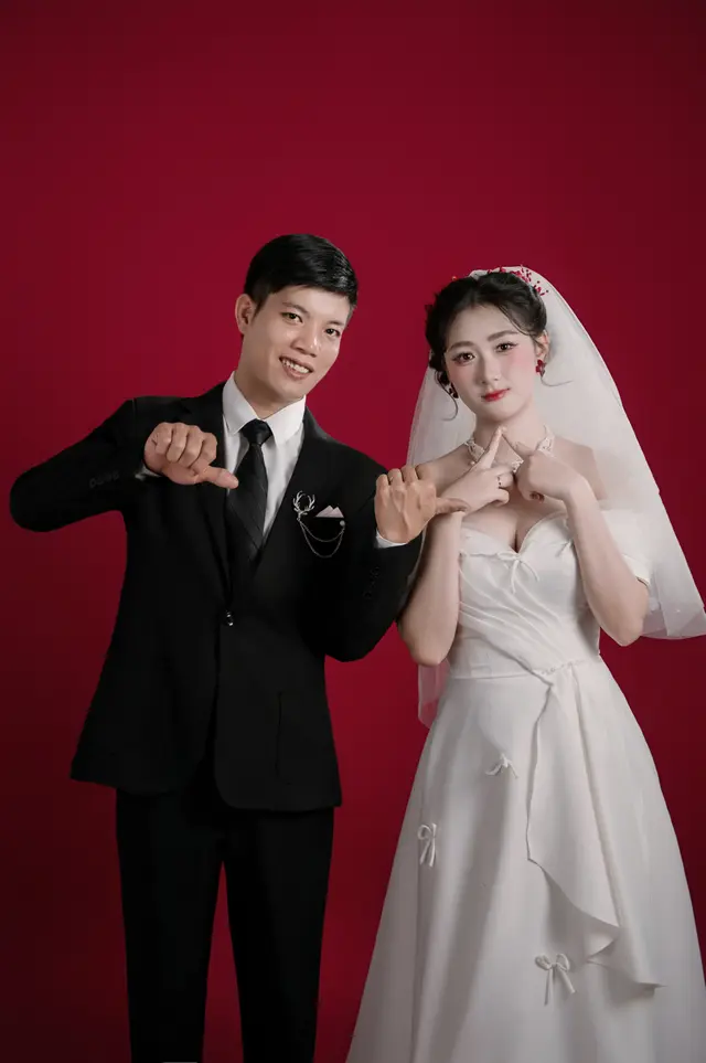 Ảnh cổng Hữu Hậu & Minh Ngọc — ảnh 2