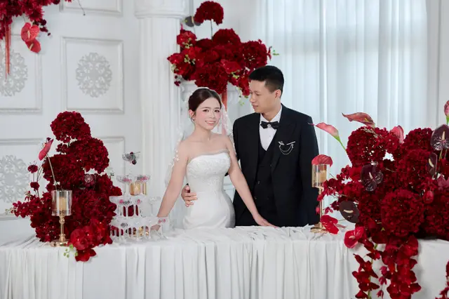 Ảnh cổng Thanh Sang & Vũ Thuỷ — ảnh 1