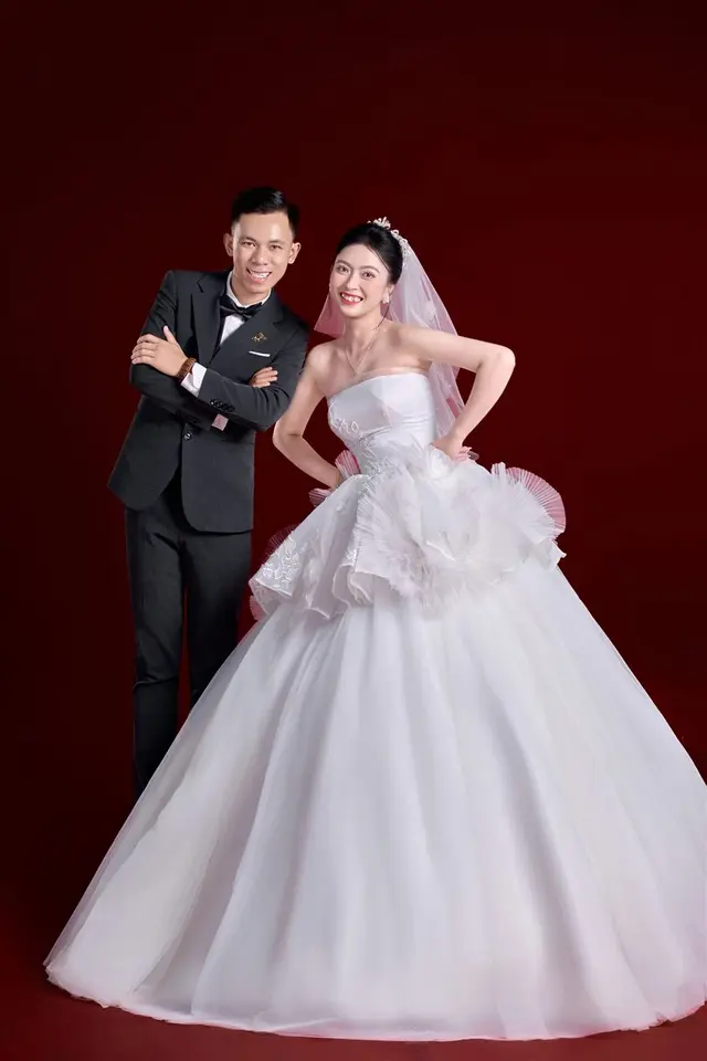 Concept studio phông đỏ — ảnh 5