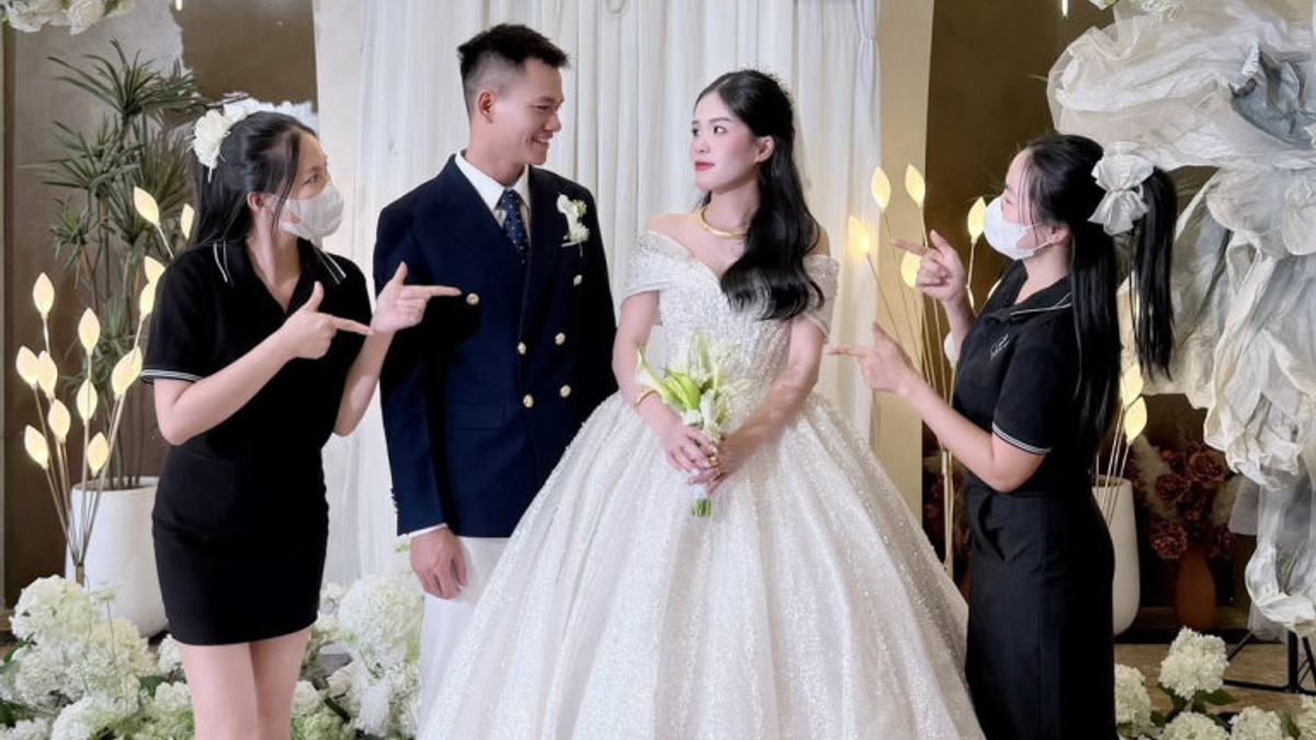 Cô dâu chú rể cùng ekip trong ngày cưới, khách LƯU NGÂN BRIDAL Pleiku