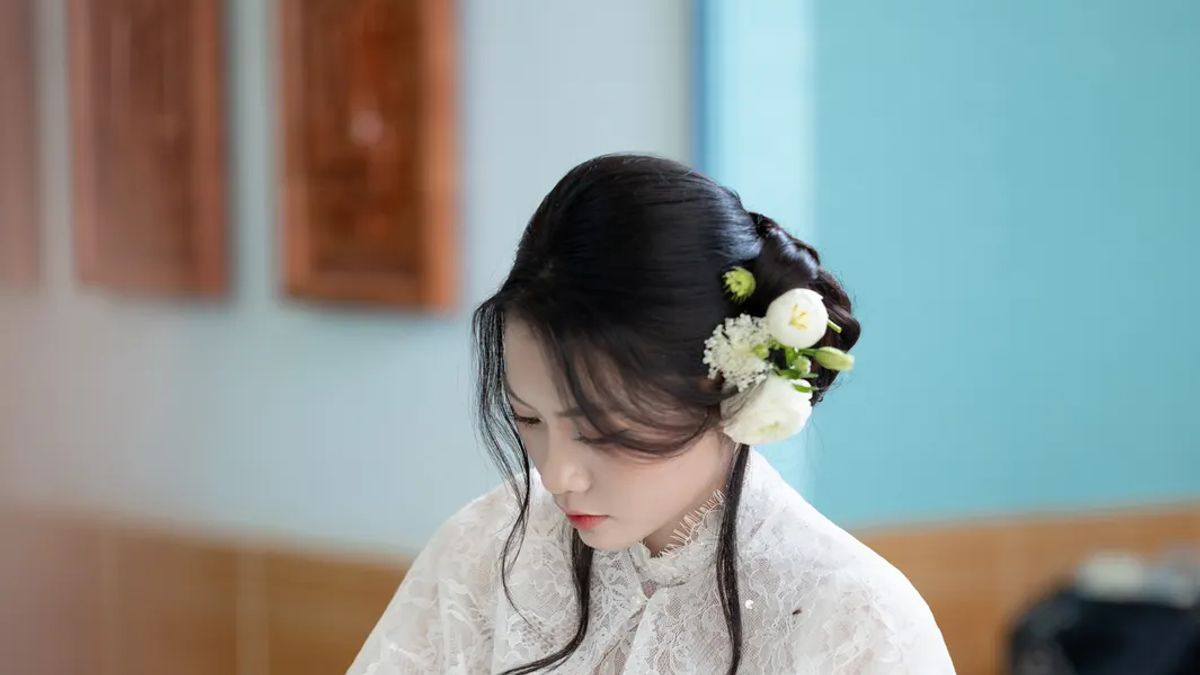 Cô dâu trong ảnh phóng sự lễ đính hôn, album khách LƯU NGÂN BRIDAL Pleiku