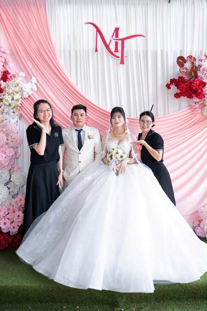 Khách hàng LƯU NGÂN tại lễ cưới