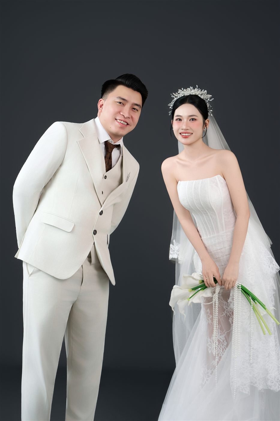 Ảnh cưới studio phông kem Pleiku